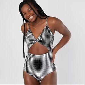 Heat one-piece swimsuit with cut-out